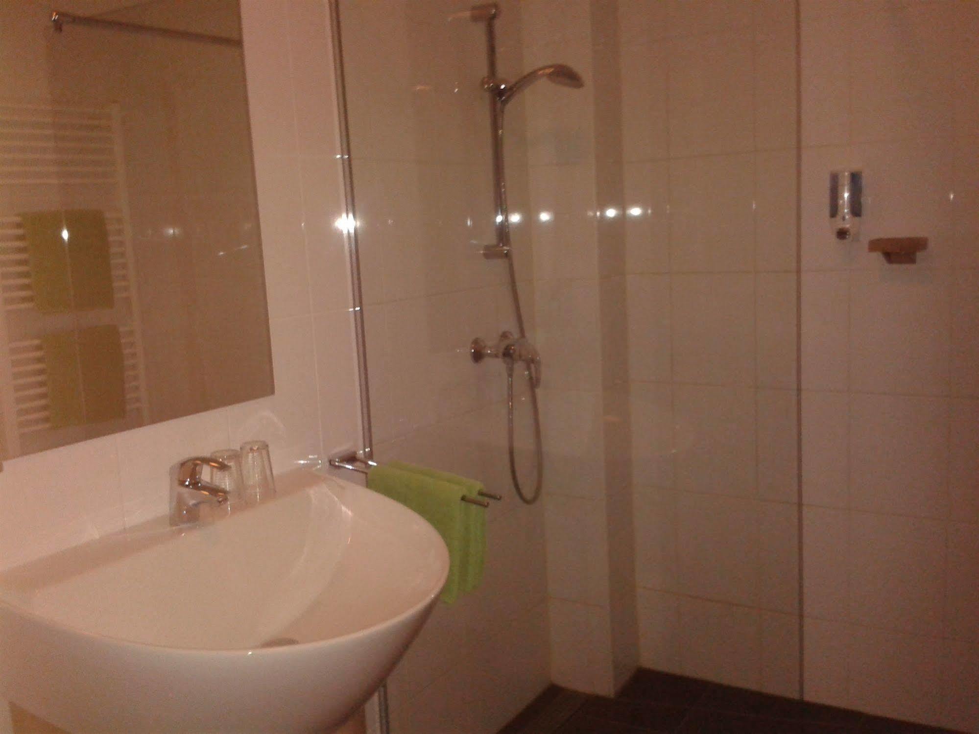 Hoevehotel 'Hof Christina' เฟราเวนโปลเดอร์ ภายนอก รูปภาพ